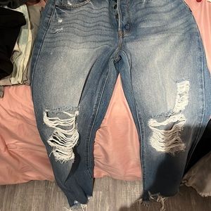 Selling Jeans brand new never wore before